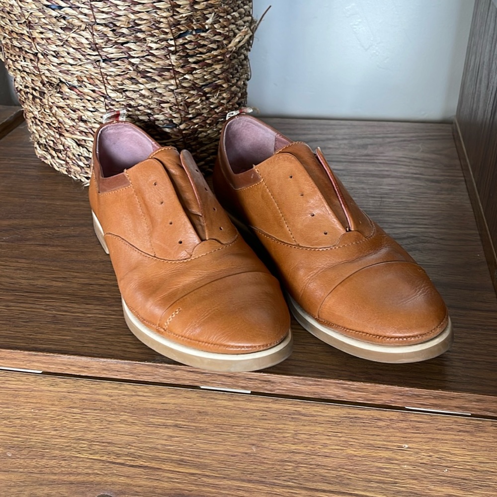 Pikolinos Pyrgos Slip On Laceless Leather Oxfords